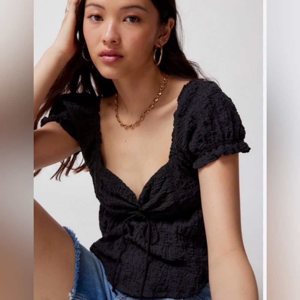 Urban Outfitters Black Beverly Textured Lace-Up
Babydoll Blouse Size Medium‎